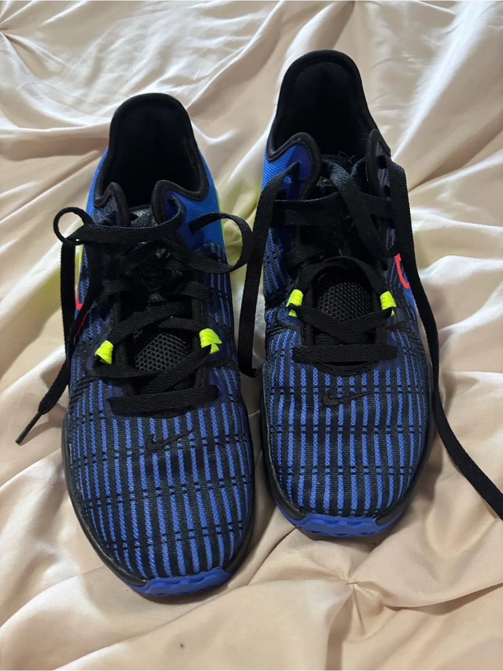 NIKE Kids Witness 6 Sneakers with Neon Accents